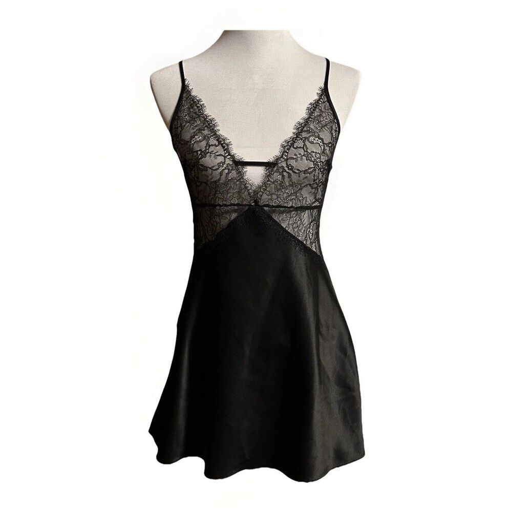 Victoria’s Secret Sheer Black Lace Satin Crisscross Back Négligée M Sexy Angel